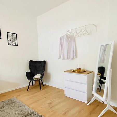 Stilvolles Apartment In Zentraler Lage - Smart-Tv, Queensize-Bett, Altbaustil, Kueche In City-Naehe Erfurt Exterior foto