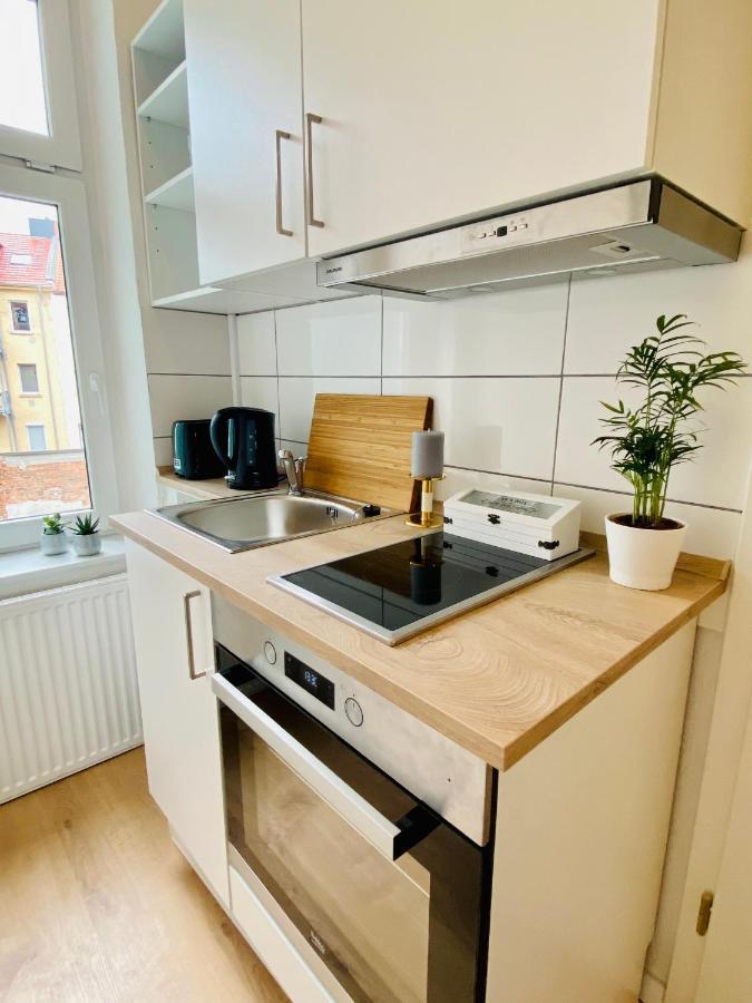 Stilvolles Apartment In Zentraler Lage - Smart-Tv, Queensize-Bett, Altbaustil, Kueche In City-Naehe Erfurt Exterior foto